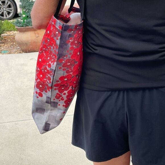 RED FLOWER TREE TOTE BAG - Picture 4 of 6